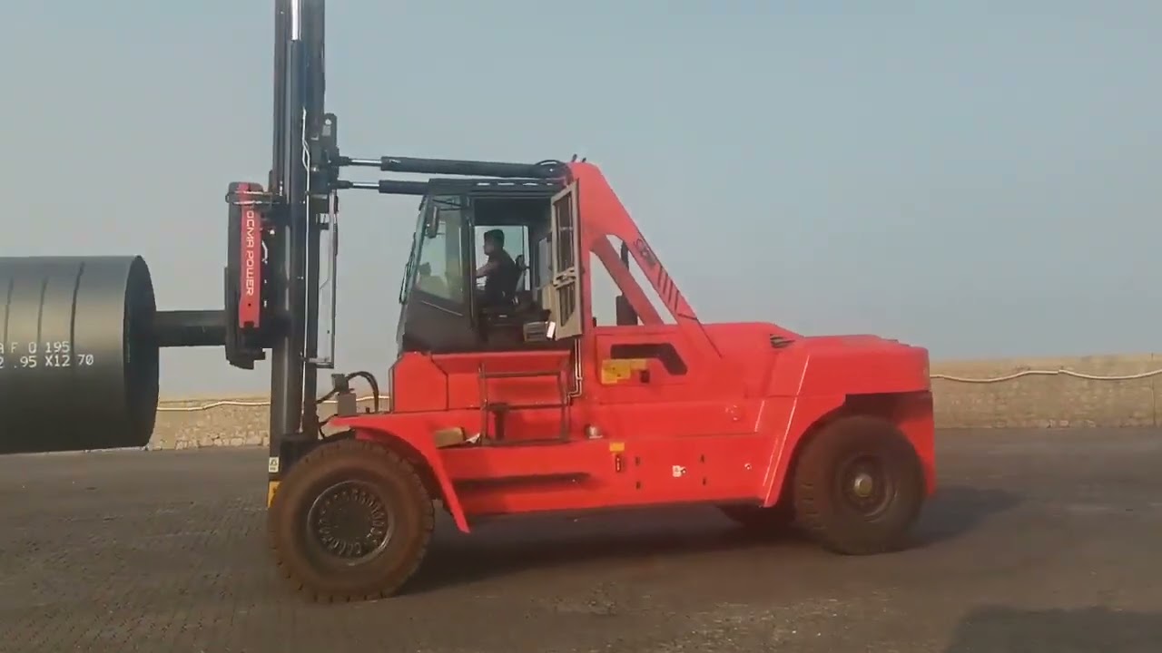 Montacargas SOCMA de 30 toneladas transporta bobinas de acero