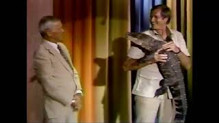 Johnny Carson: Jim Fowler alligator & bear cubs