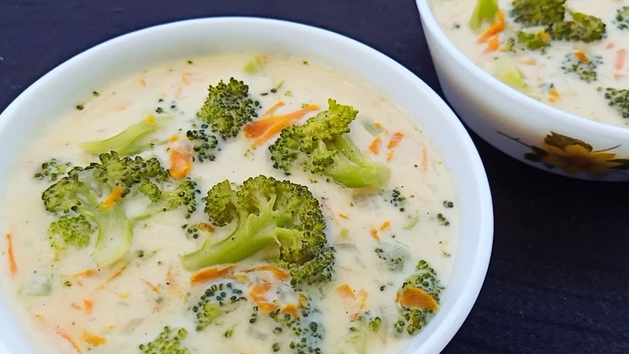 (شوربة البروكلي بالجزر 🥦🥕من ألذ وأسهل وأسرع أنواع الشوربة)