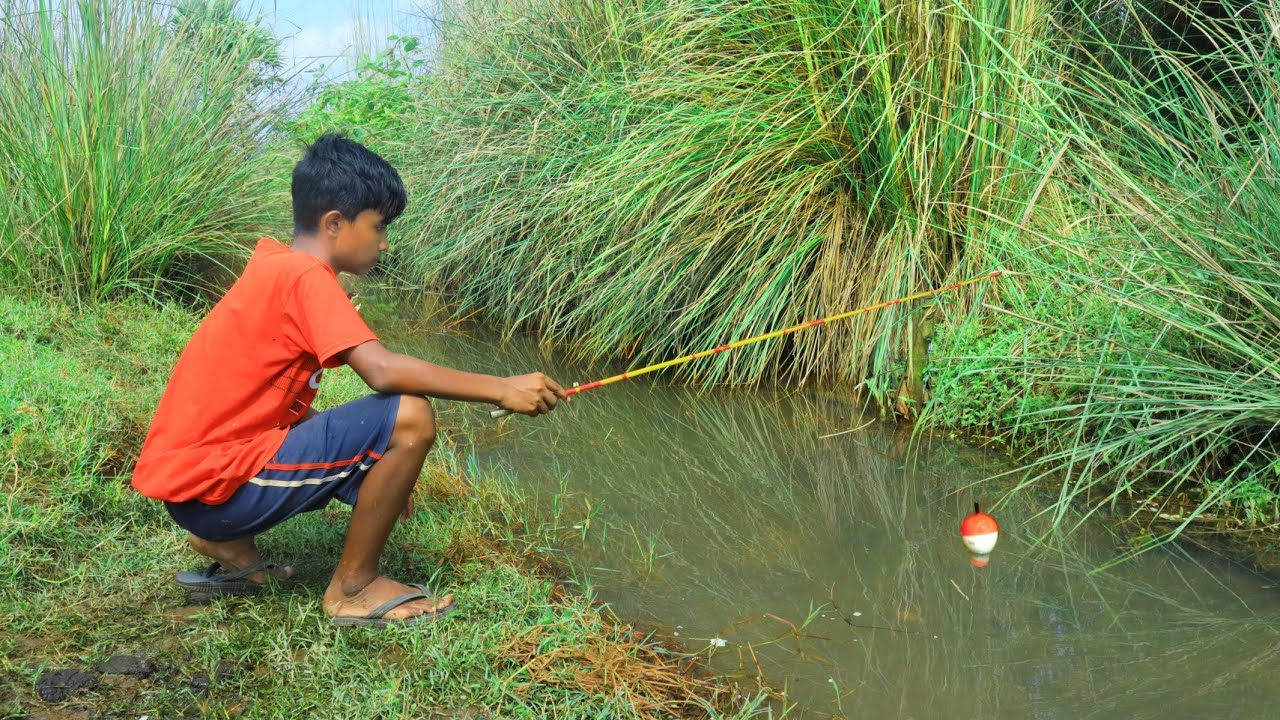 Fishing Video || Traditional Expert boy is fishing in the water supply canal || Hook Fishing 2025