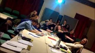 Barquito de papel en clase