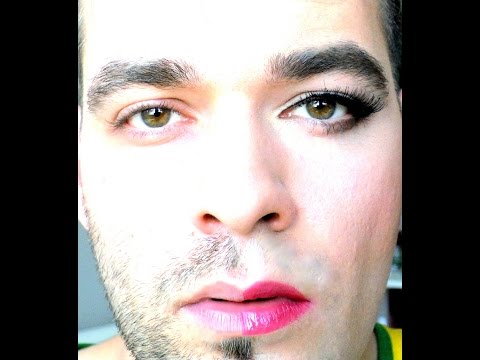 Video: Samouk Make-up Artist Vytváří Iluze S Make-upem