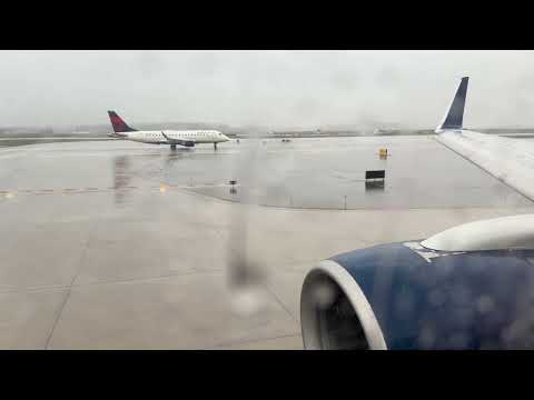 POWERFUL Thunderstorm Departure - Delta Airlines - Boeing 757-351 - Pushback, Taxi and Takeoff - DTW