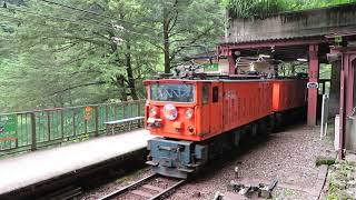 黒部峡谷鉄道トロッコ電車 黒薙駅到着 Kurobe Gorge Railway Scenic Train