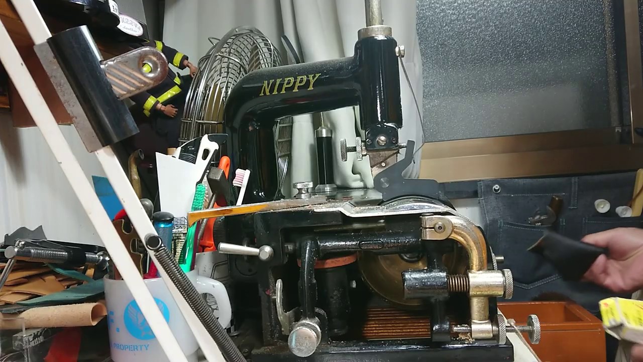 大きな革のベタ漉き 革漉き機