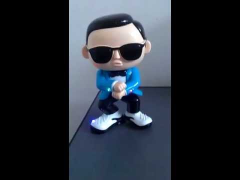 Papusa PSY care canta si danseaza Gangnam Style