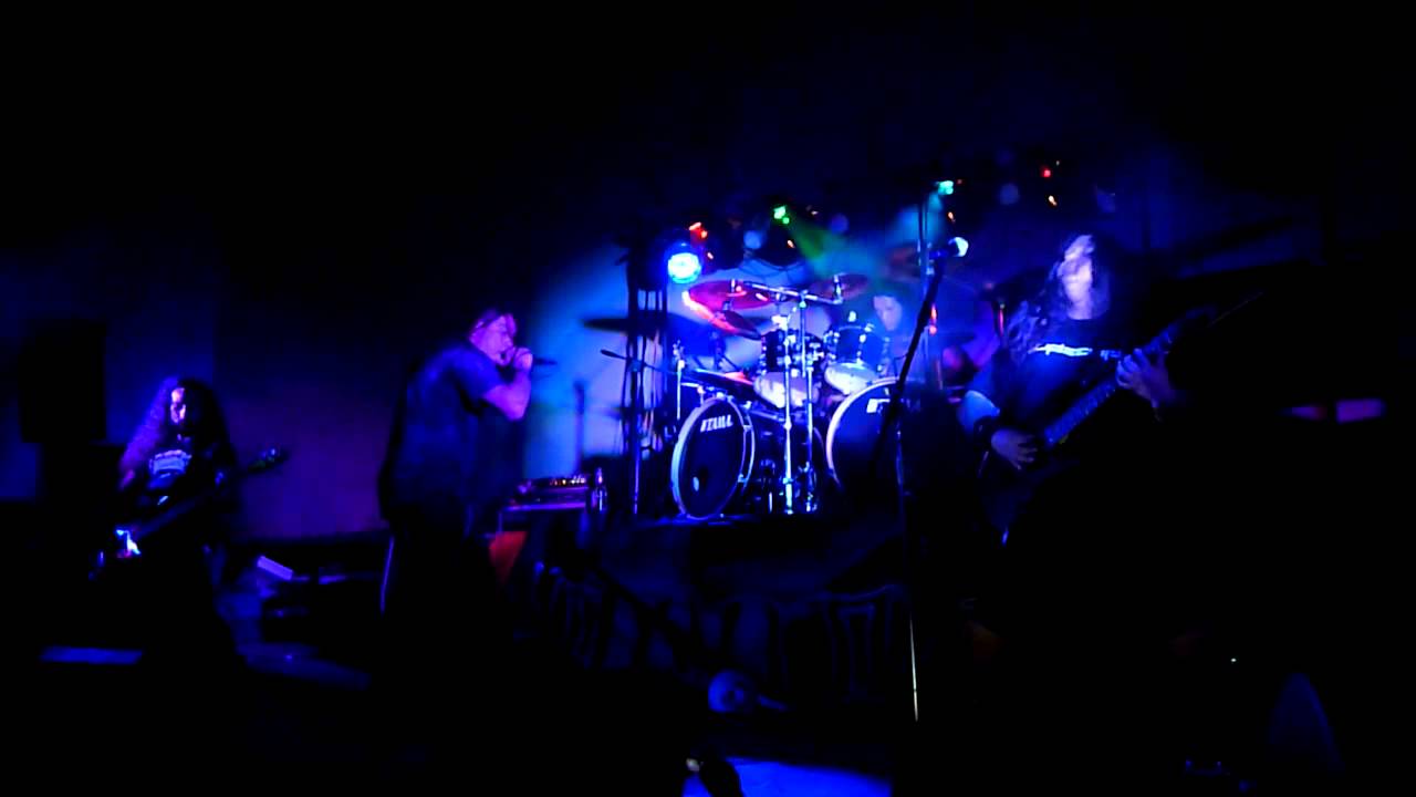 Ashes - Broken World (En Vivo)