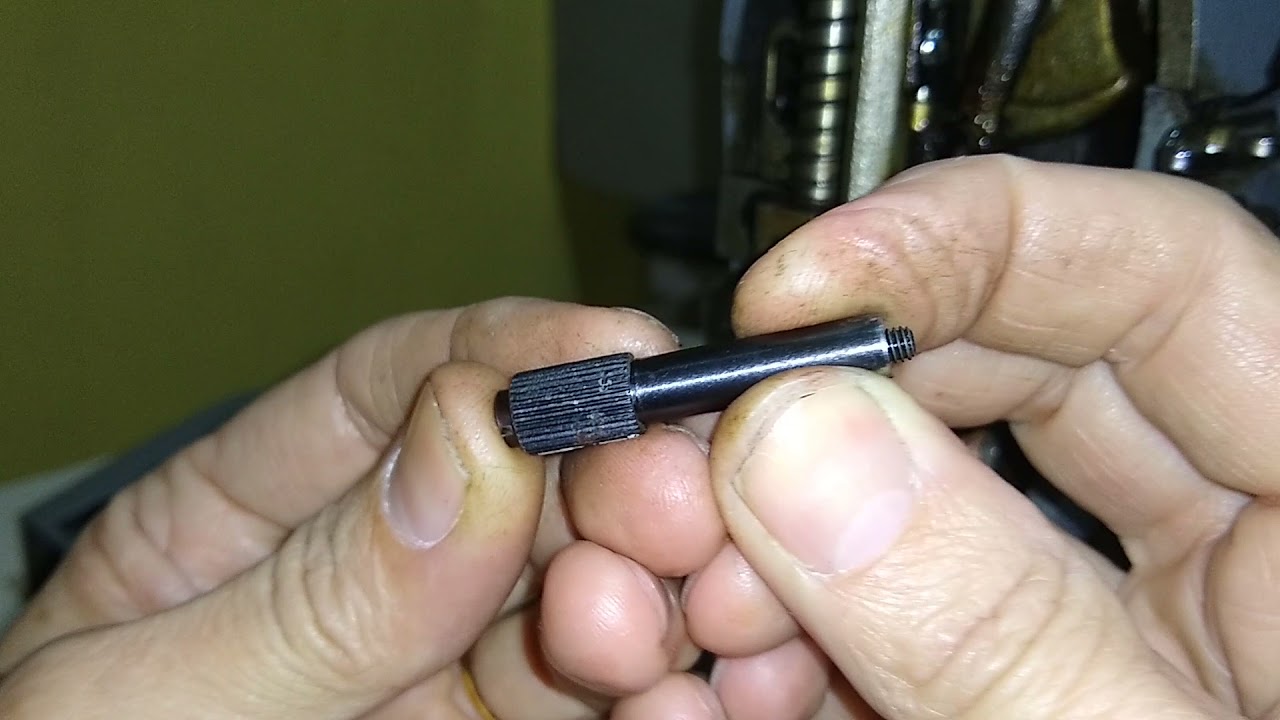 Por que um Zig Zag sai pequeno na costura reta+ensinando como destravar a barra do calcador.