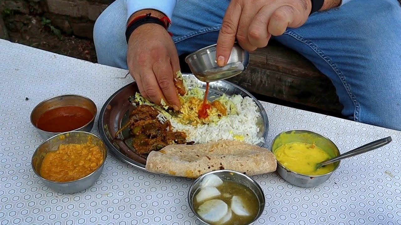 Alto Car Wali Mamta Didi Ka Dal Chawal | Alto Car Wala Famous Vaishno Dhaba | Jammu Food Tour