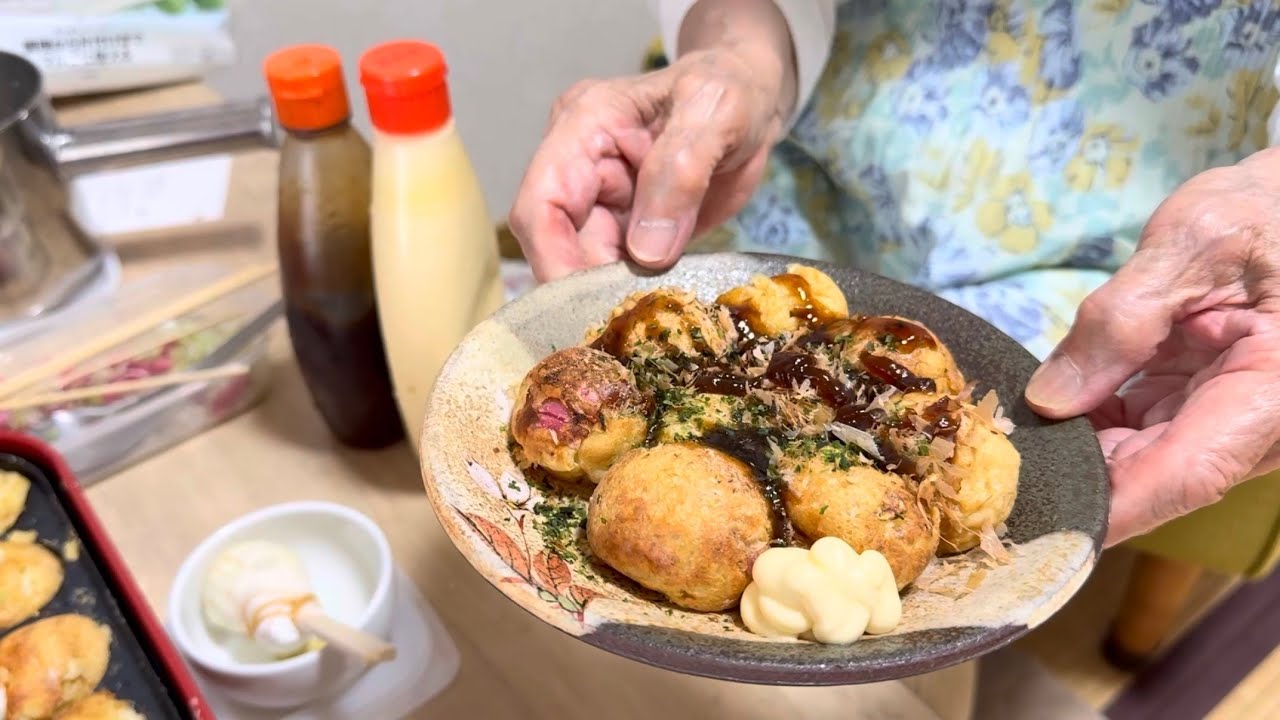 タコヤキページ Takoyaki with Pickled Red Ginger - YouTube