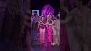 Gorgeous Jacqueline Fernandez along with actress Avanti Tambe 📸😍  #jacquelinefernandez #avantitamb