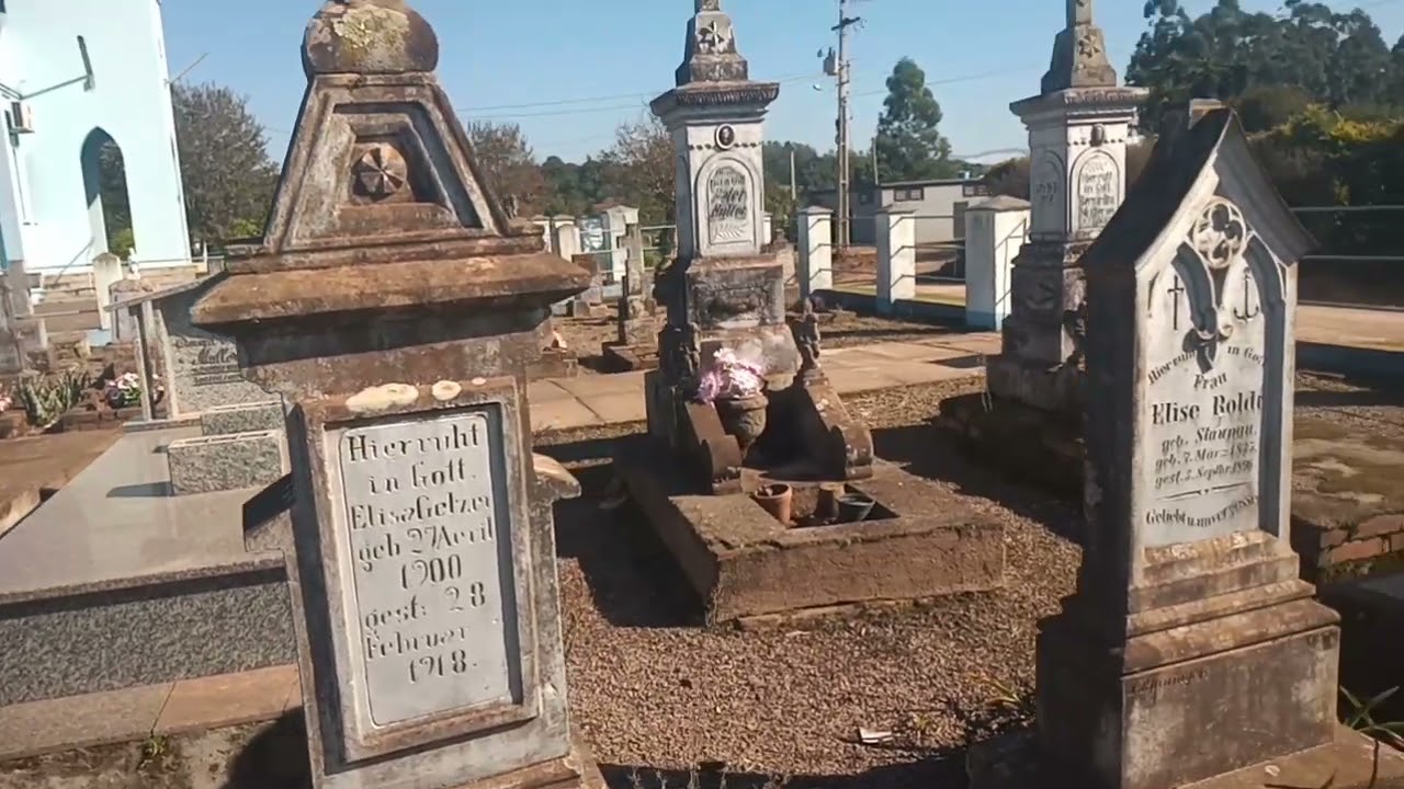 Cemitério evangélico de Linha Sapé, Venâncio Aires (RS) - Lápides de imigrantes alemães