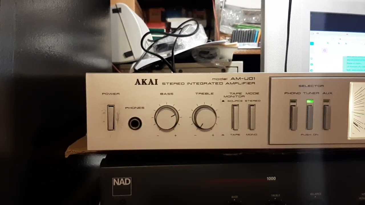 Akai AM-U01 vu meter amp first test - YouTube