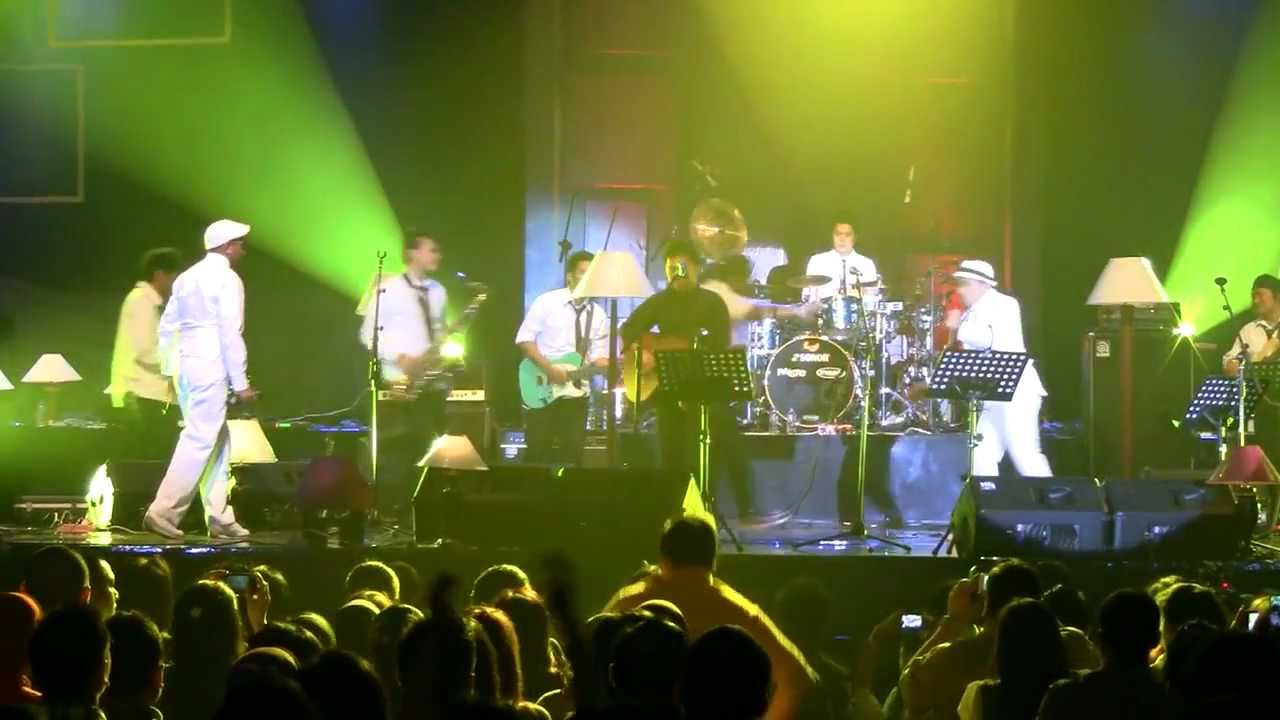 Sandhy Sondoro - Malam Biru ft. Tompi & Glenn Fredly @ Central Park [HD