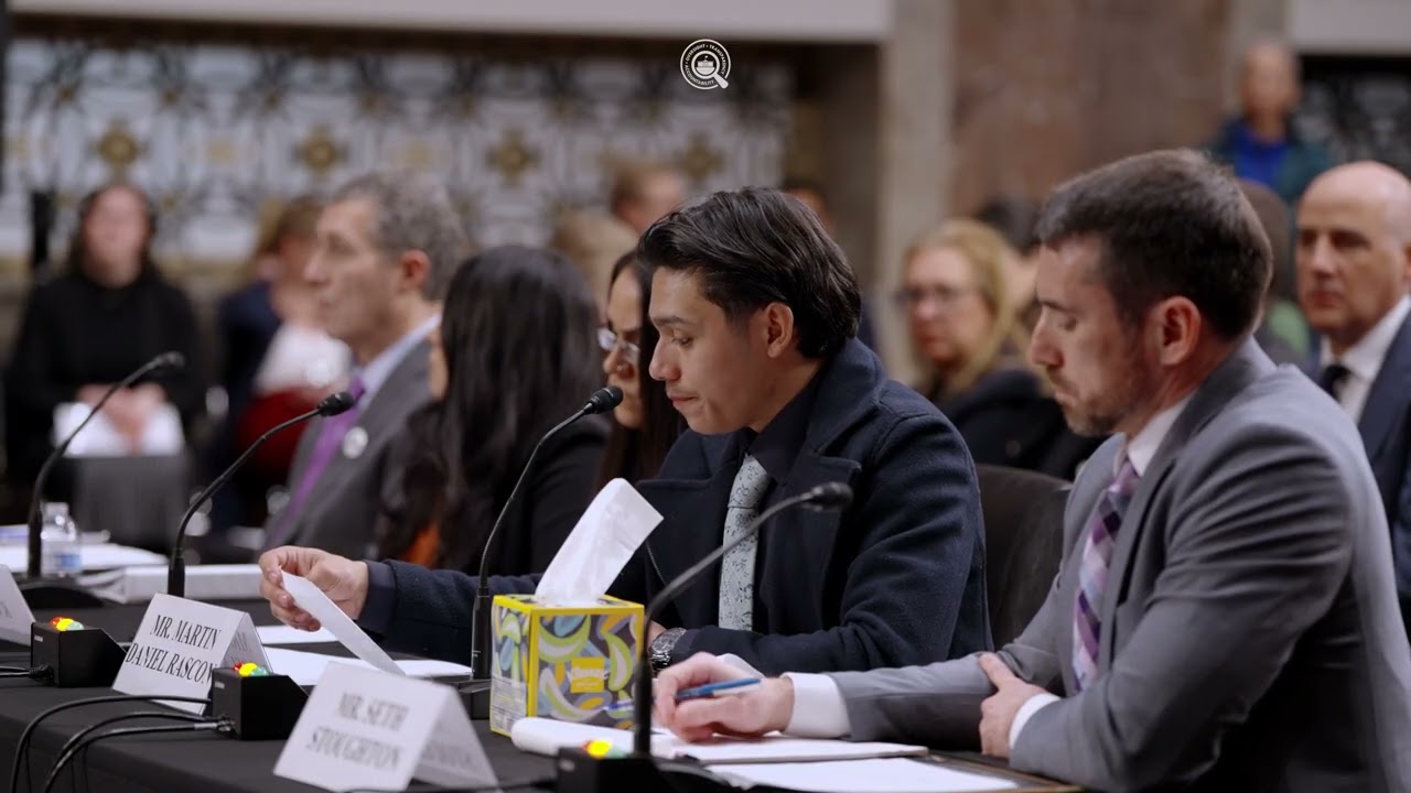 Дэниел Раскон выступает на слушаниях: Изучение применения насилия Министерством внутренней безопа...