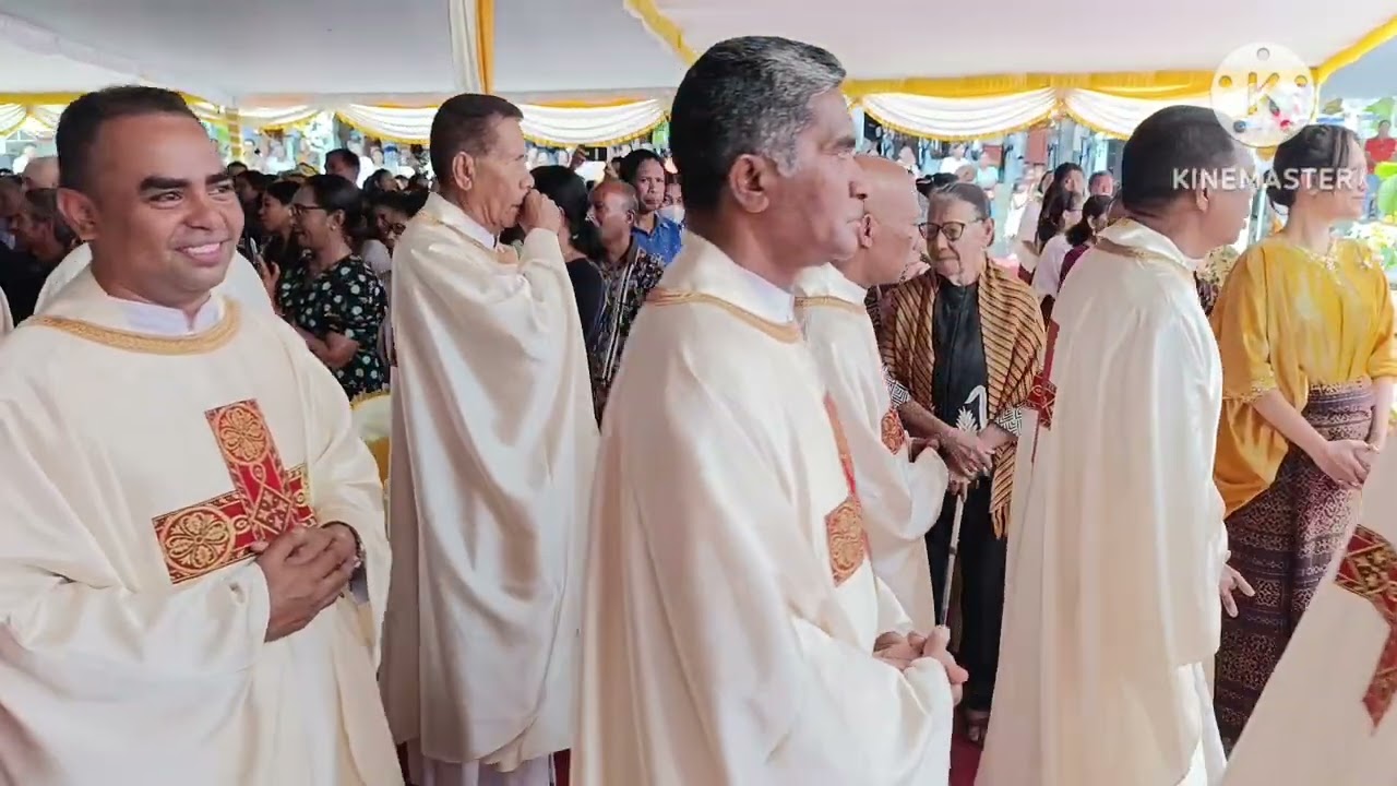Vid. dok.Perayaan Misa Pontifikal Uskup Agung Ende Mgr.Paulus Budi KledenSVD di Gereja Katedral Ende