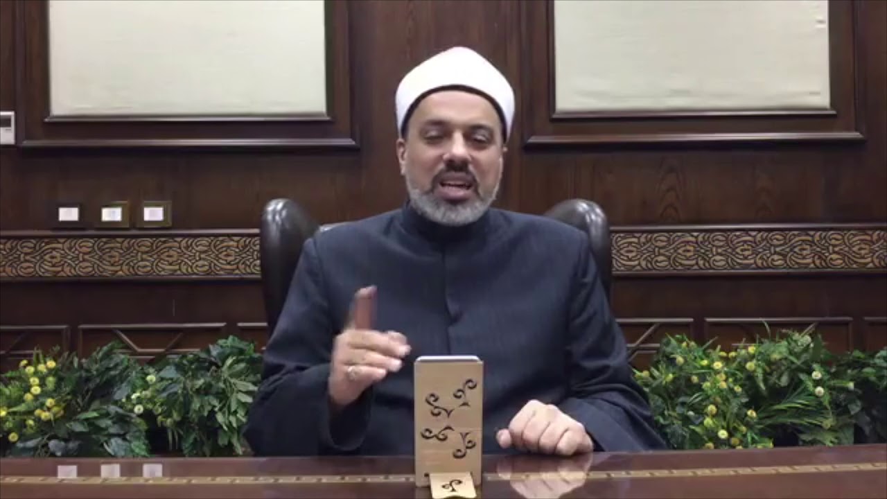 سائلة تسأل عن جواز مصافحة ابن عمها وتقبيله