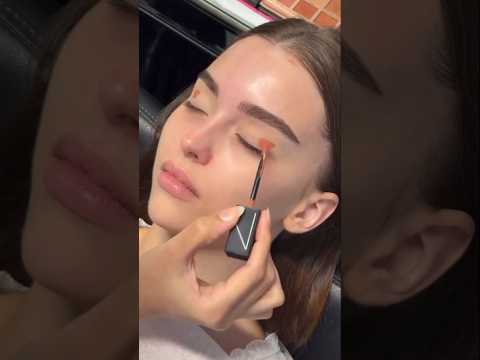 في حد يخض حد كده اعملك ميكب ايه انا بقى