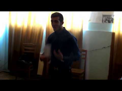 მომღიმარი გოგონა