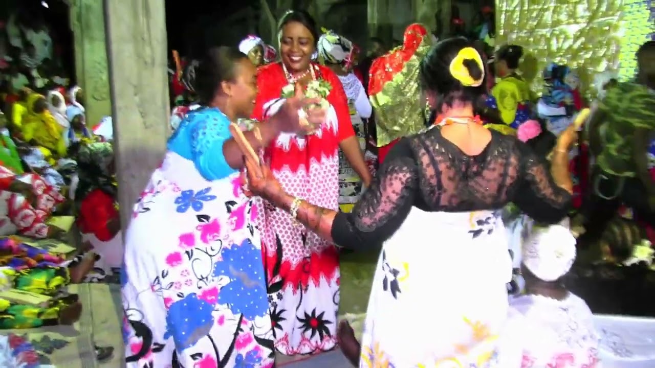 Mangouta Safinati Salama avec Lazeri Gnoumachiwa Moheli