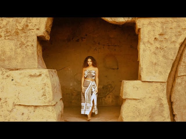 Elyanna - Oululee Leh (Official Music Video with Lyrics) class=
