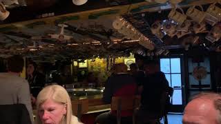 I Bar With Mugsy Cindy