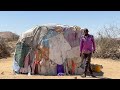 Afrika deve pazar ve somalide lde aputtan evlerde yaam  536