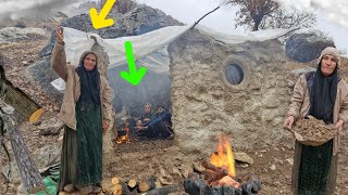 Download Lagu Surviving a Rainstorm🌧 | The Hard Life of Homelessness and Building a Shelter in the Mountains ⛰️🔥 MP3