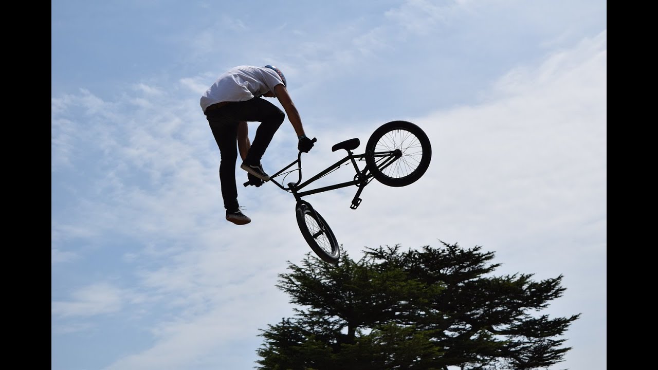 bike parkour, dangerous driving drift, jumping tricks