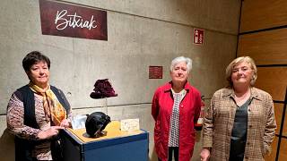 Museo del Nacionalismo Vasco - Karmele Perez,  Begoña Bilbao y Gurutze Ezkurdia sobre Itziar Mujika
