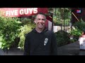 Five Guys sélectionne ses emplacements avec les données de flux piétons