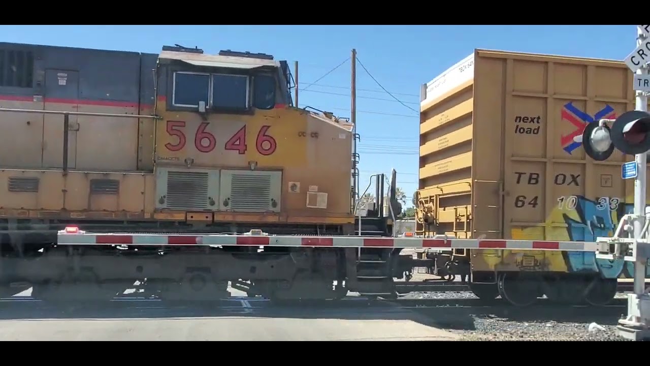 UP Manual Switching Job with 7 Engine Lashup and GEVO with Bad Air Compressor