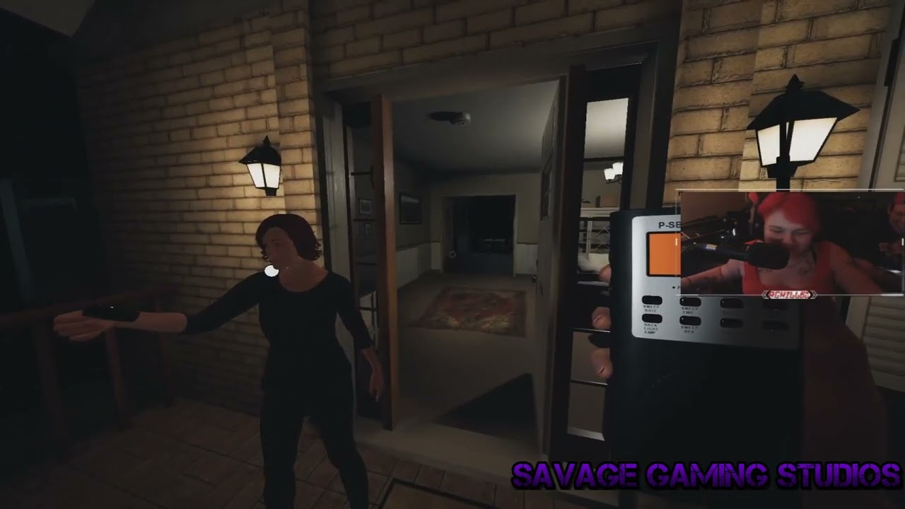 My Girlfriend plays Phasmophobia for the first time