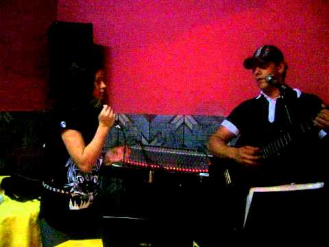 Eduarda Vasques e Ilario Machado Cantando