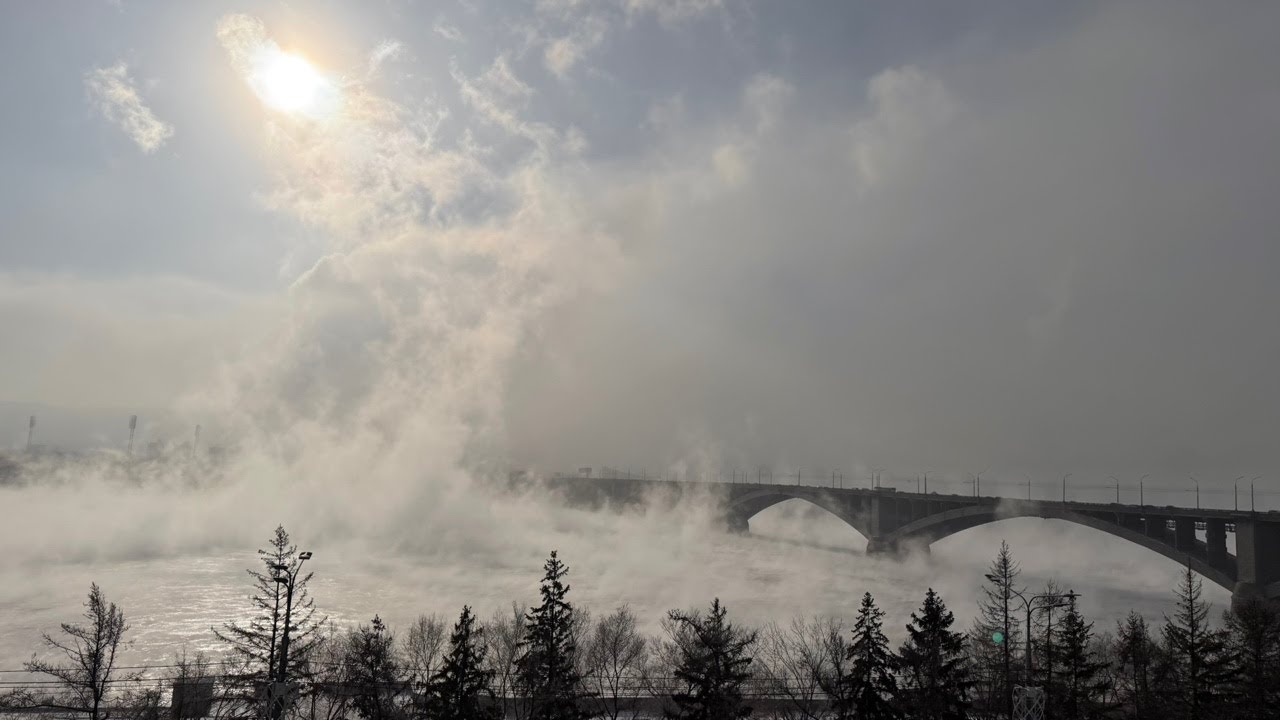Россия, город Красноярск, река Енисей, остров Татышев, Сибирь, Масленица, блины