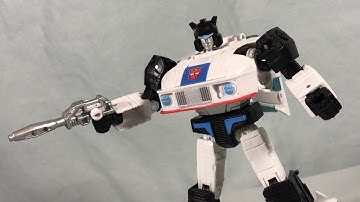 Transformers Studio Series 86 - 01 Deluxe Class Autobot Jazz Review