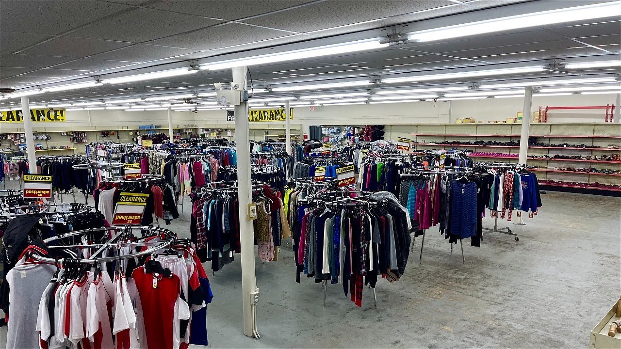 ASMR In An Empty Department Store (Whispers, Relaxing)