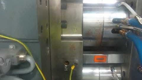 4 cavity cup bottom and annular IML labeling side entry IML robot