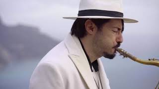 River Flows in You Shon World STREET SAX PERFORMANCE. Daniele Vitale Sax. Парень играет на саксофоне