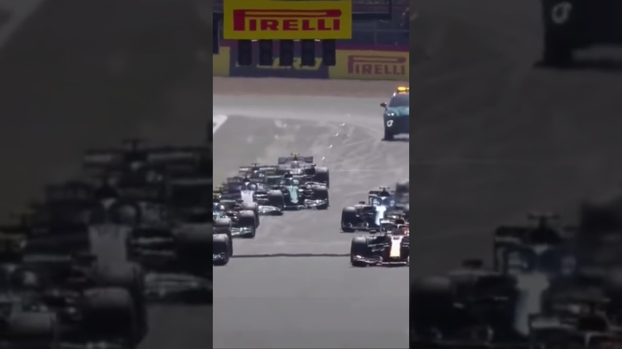 HAMILTON FLIKKERT HET IN HET PUTJE 