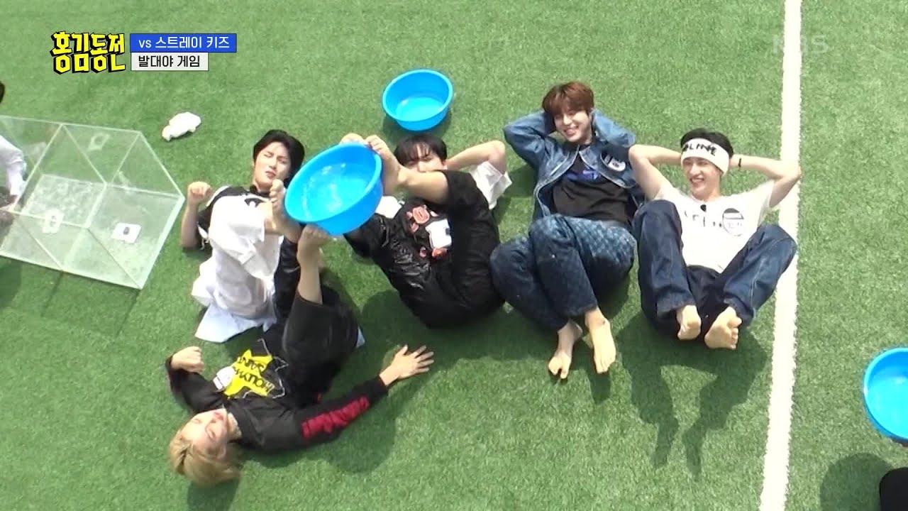 홍김동전 멤버들VS스트레이 키즈 발대야 옮기기 게임! 다들 물세례... [홍김동전] | KBS 230601 방송