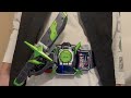並行世界のダンスチーム「ギャングライダーズ」のヘッドがアーマードライダーに変身するためのベルト『戦極ドライバー:ブジン』