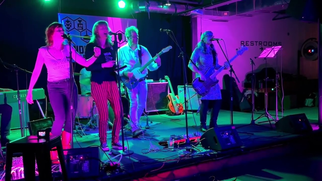 Push Down and Twist; Working Batterie Live