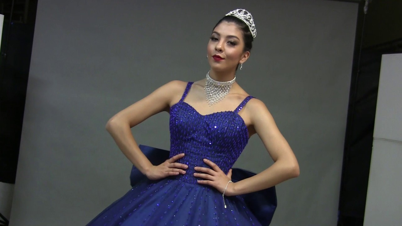 Expo 15 Frida Urbina luce precioso vestido azul rey con lentejuela y