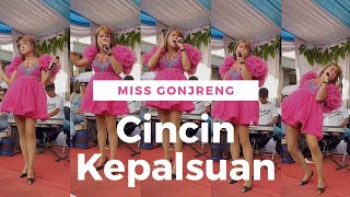 Miss Gonjreng-Cincin Kepalsuan Cover Live