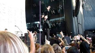 AFI - Medicate (Live - Shoreline Ampitheatre - 9/4/10)