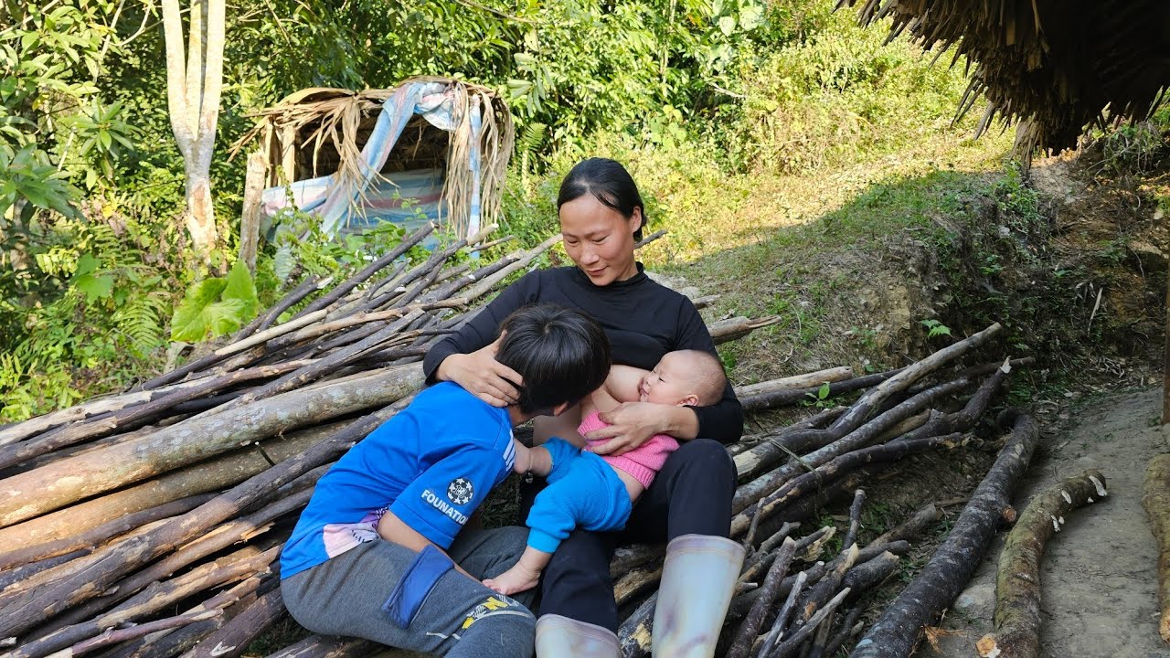 The weather turned cold, mother and daughter went to get firewood to ...