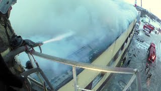 видео: Крупный пожар в сильный мороз. Тушение по всем направлениям. картинка: Крупный пожар в сильный мороз. Тушение по всем направлениям.
