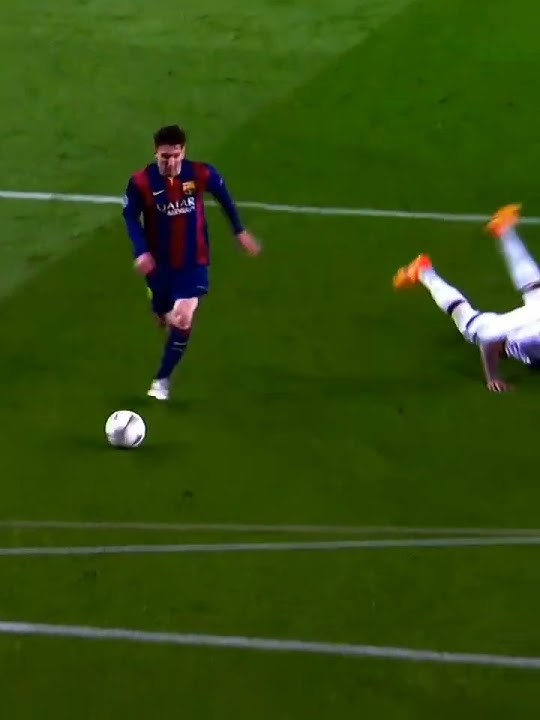 When Lionel Messi DROPPED Jerome Boateng 🤯😨