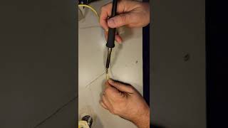 Soldering wire without helping hands!